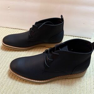 NEW In BOX Black Leather Men's Chukka Boots